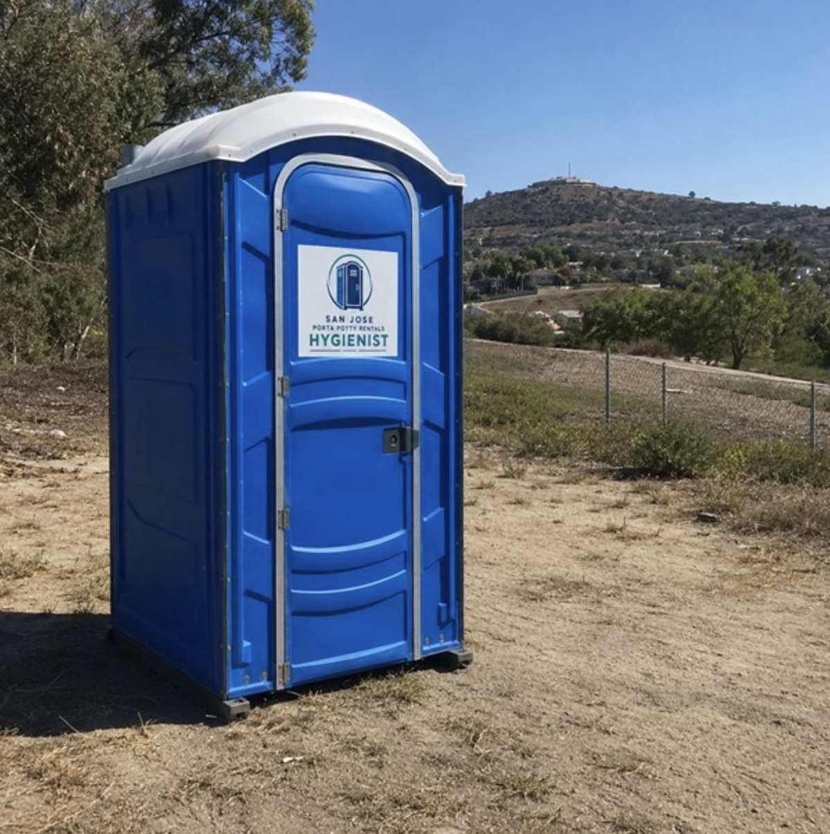 Deluxe flushable porta potty rental in San Jose